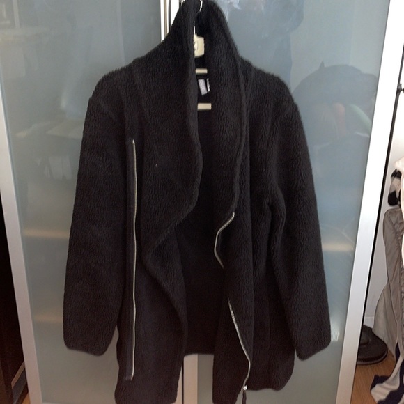 H&M soft fuzzy winter jacket with asymmetrical zip - Picture 2 of 5